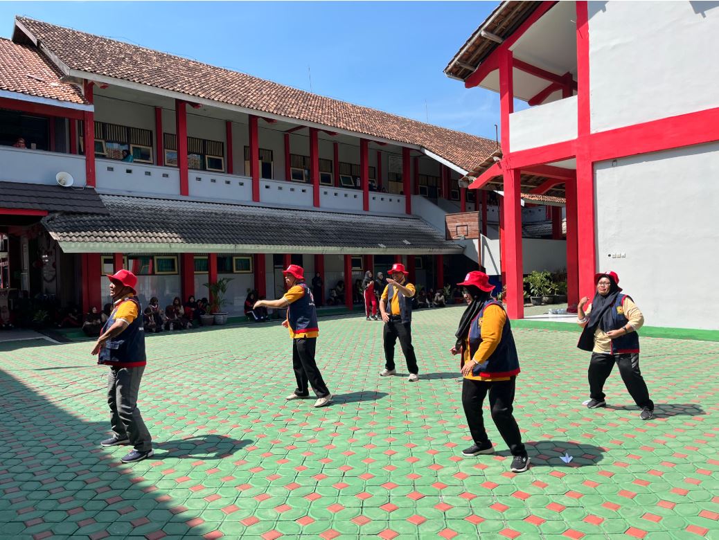 Hut_RI_1.jpg